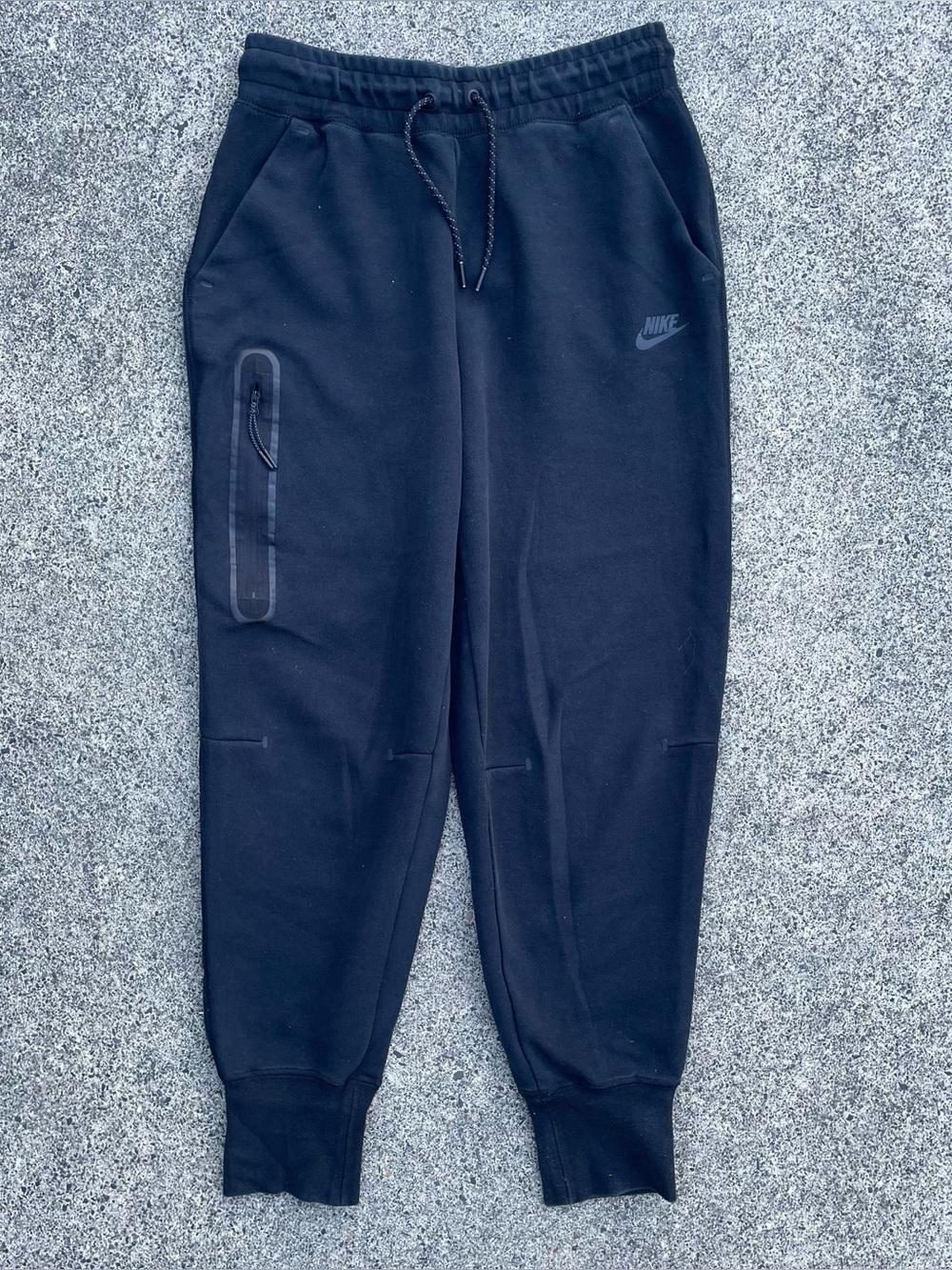Black Nike tech fleece tapered joggers sweatpants women’s small